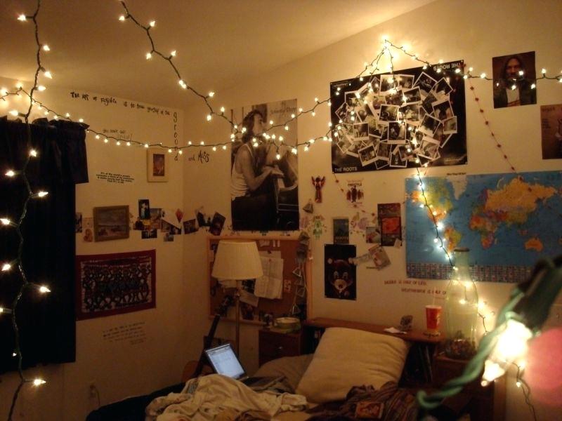 Decorate the bedroom as best as possible with Tumblr lamp