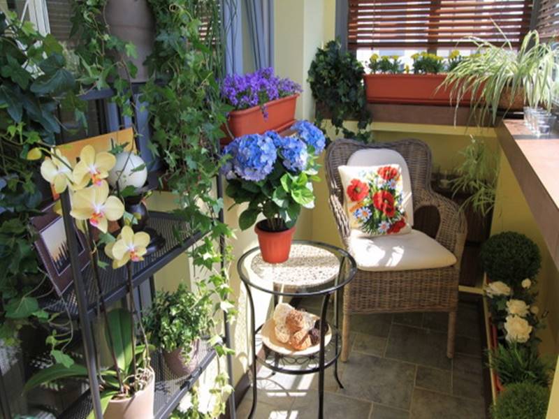 one chair is a great ideas for small balcony.