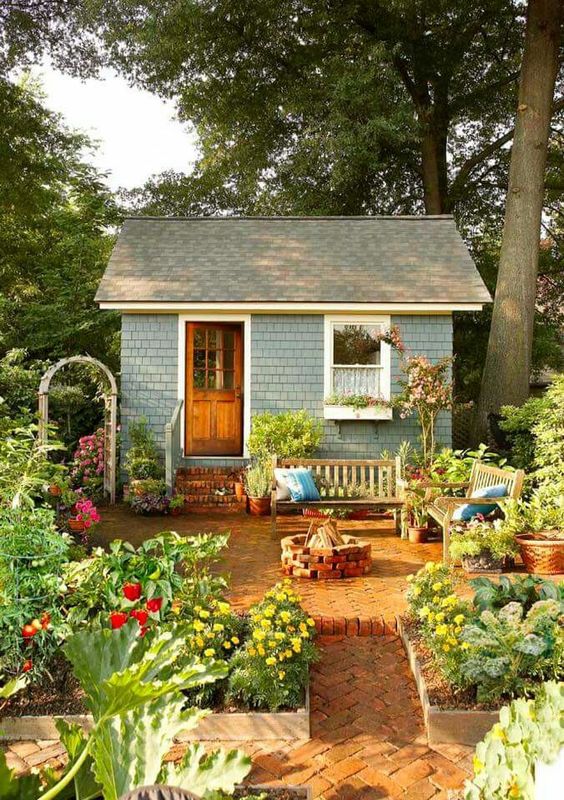 Beautiful and Comfortable Tiny  House  Ideas with Big Garden  SimDreamHomes